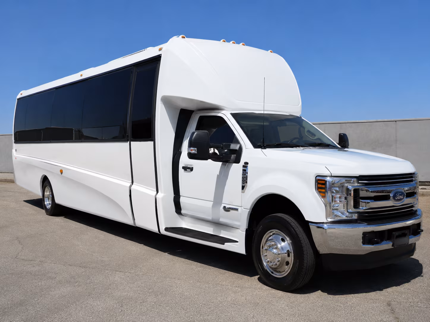 brentwood bring your wine tour group together with a brentwood charter bus